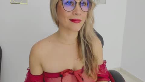 sugar_milff online show from 10.10.25