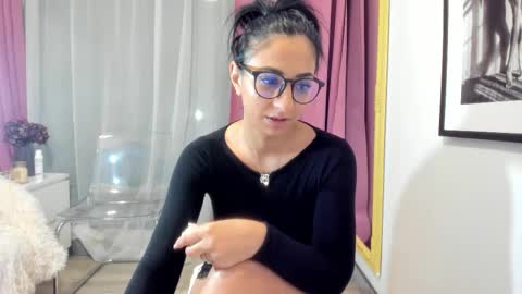 Snapshot of sugarburn chatting on 12.20.25 Magda online show from 12.20.25