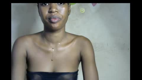 Snapshot of sugarmeltsxx chatting on 11.20.25 Bella online show from 11.20.25