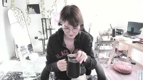 Snapshot of sugarmiette chatting on 05.14.26 Ella online show from 05.14.26