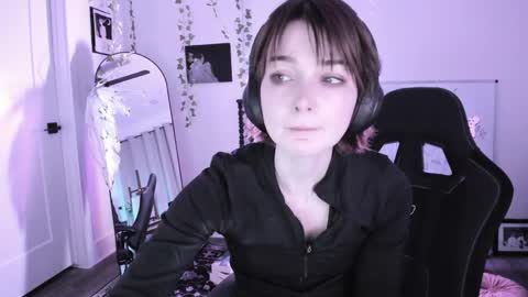 Snapshot of sugarmiette chatting on 05.17.26 Ella online show from 05.17.26