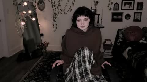 Snapshot of sugarmiette chatting on 06.18.26 Ella online show from 06.18.26