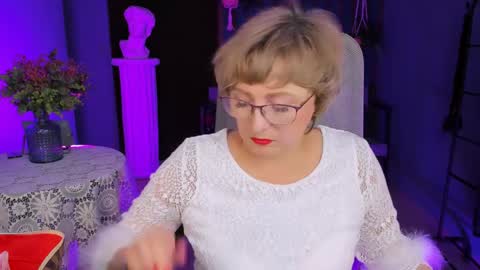 Vivien online show from 01.09.25