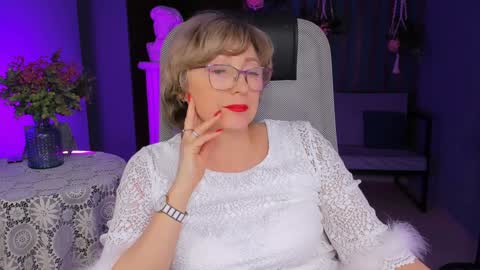 Vivien online show from 01.09.25