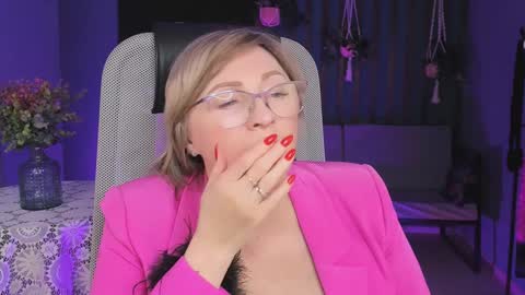 Vivien online show from 01.11.25