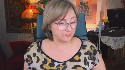 Vivien online show from 02.05.25