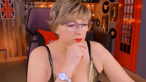 Vivien online show from 10.05.25