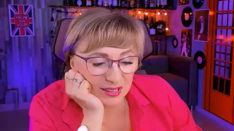 Vivien online show from 10.08.25