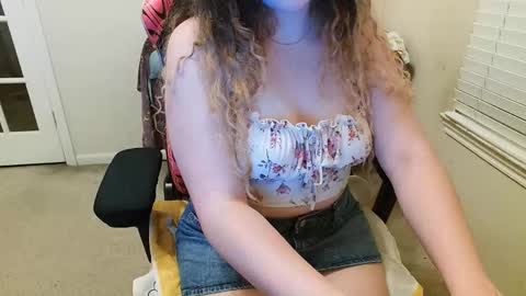 Snapshot of sugasunny chatting on 10.20.25 sugasunny online show from 10.20.25