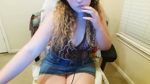 Snapshot of sugasunny chatting on 10.22.25 sugasunny online show from 10.22.25