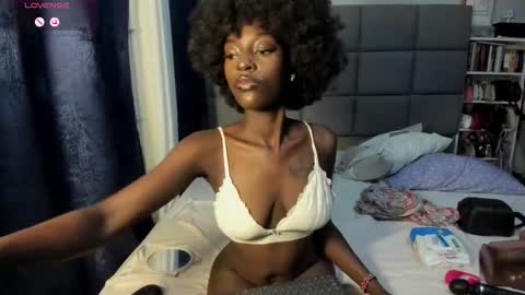 Snapshot of suhaila_suu chatting on 02.09.26 suhaila_suu online show from 02.09.26