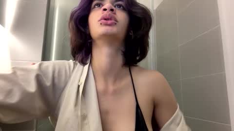 Snapshot of sukulaurens chatting on 09.27.25 Suku Ren online show from 09.27.25