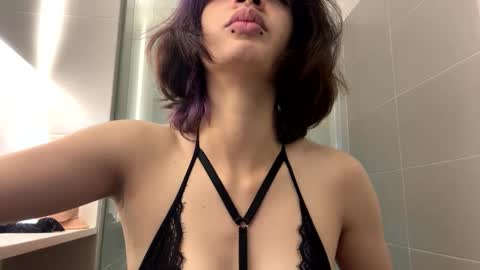 Snapshot of sukulaurens chatting on 09.27.25 Suku Ren online show from 09.27.25