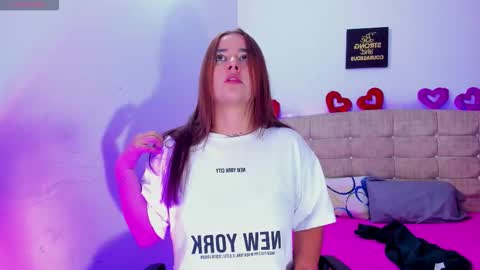 Snapshot of summer_girls01 chatting on 01.08.26 summer_girls01 online show from 01.08.26