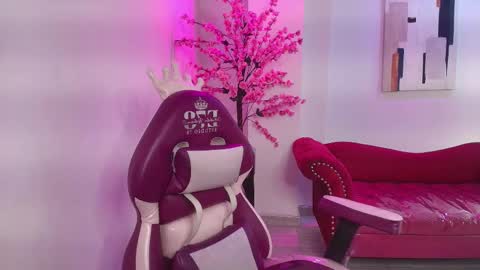 Snapshot of summer_miller chatting on 11.30.25 summer_miller online show from 11.30.25