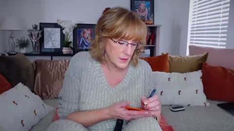 SummerKnightzzz online show from 11.04.25