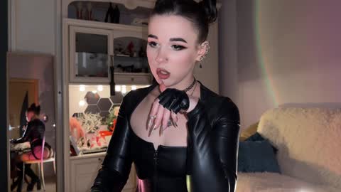 Miss Nelly online show from 12.19.24