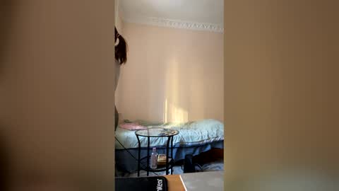 Olivia online show from 03.04.26