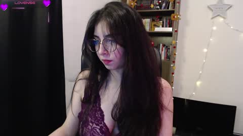 Snapshot of sunflower_uwu chatting on 12.14.24 violetta online show from 12.14.24