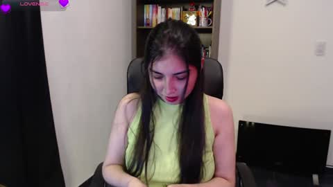 Snapshot of sunflower_uwu chatting on 01.29.25 violetta online show from 01.29.25