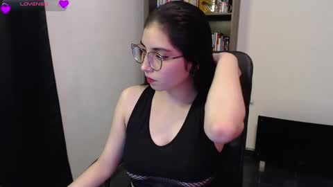 Snapshot of sunflower_uwu chatting on 02.25.25 violetta online show from 02.25.25