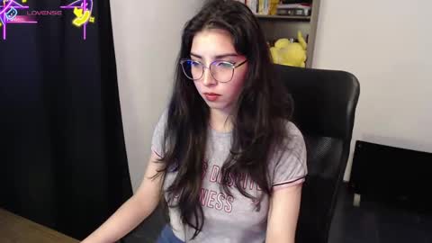 Snapshot of sunflower_uwu chatting on 10.06.25 violetta online show from 10.06.25