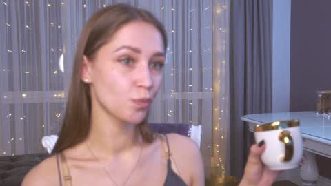 Snapshot of sunnblissett chatting on 02.02.25 Kate online show from 02.02.25