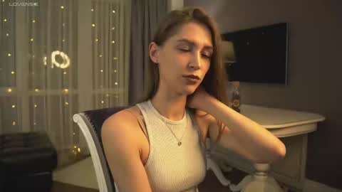 Snapshot of sunnblissett chatting on 02.12.25 Kate online show from 02.12.25