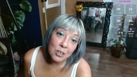 Snapshot of sunni_hottie chatting on 06.17.26 Sunni Knight online show from 06.17.26