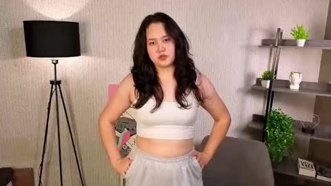 Snapshot of sunnivagaillard chatting on 11.26.25 Kiki online show from 11.26.25