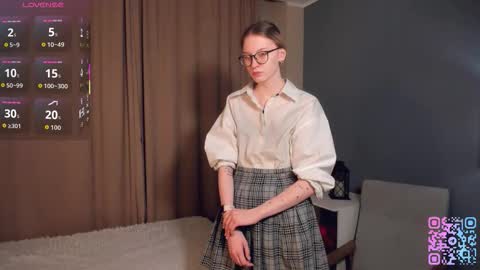 Snapshot of sunnivagaillard chatting on 02.10.26 Kiki online show from 02.10.26