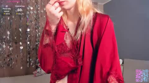 Snapshot of sunnivagaillard chatting on 02.13.26 Kiki online show from 02.13.26