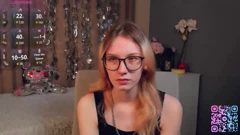 Snapshot of sunnivagaillard chatting on 02.18.26 Kiki online show from 02.18.26