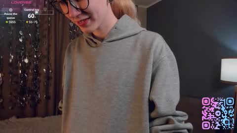 Snapshot of sunnivagaillard chatting on 02.22.26 Kiki online show from 02.22.26