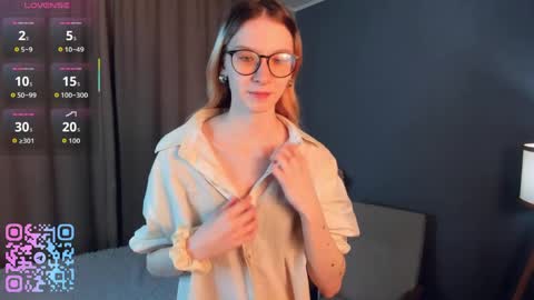 Snapshot of sunnivagaillard chatting on 03.01.26 Kiki online show from 03.01.26