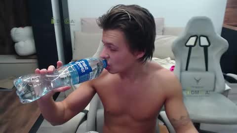 Alice and Sergey online show from 11.21.25