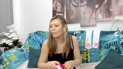 Snapshot of sunny__sammy chatting on 10.12.25 Sammy online show from 10.12.25