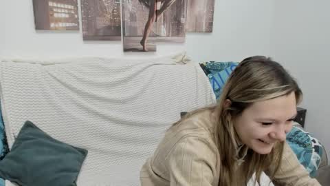 Snapshot of sunny__sammy chatting on 11.22.25 Sammy online show from 11.22.25