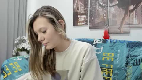 Snapshot of sunny__sammy chatting on 11.24.25 Sammy online show from 11.24.25