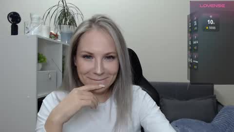 Snapshot of sunny_bunny6 chatting on 01.20.25 Naomi online show from 01.20.25