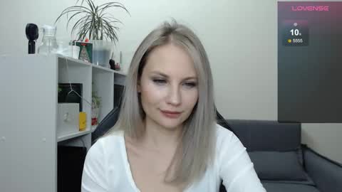 Snapshot of sunny_bunny6 chatting on 02.11.25 Naomi online show from 02.11.25