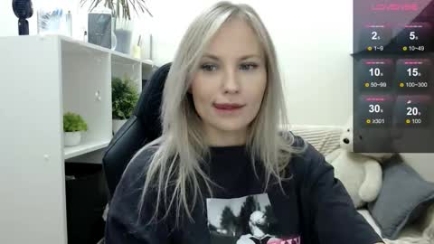 Snapshot of sunny_bunny6 chatting on 10.28.25 Naomi online show from 10.28.25