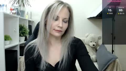 Snapshot of sunny_bunny6 chatting on 11.05.25 Naomi online show from 11.05.25