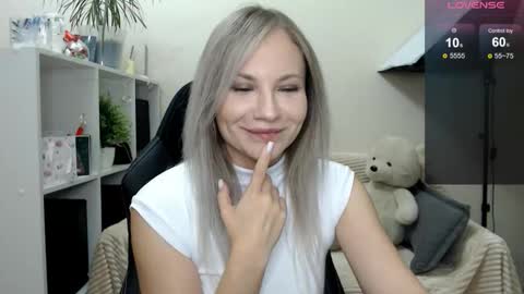 Snapshot of sunny_bunny6 chatting on 11.10.25 Naomi online show from 11.10.25