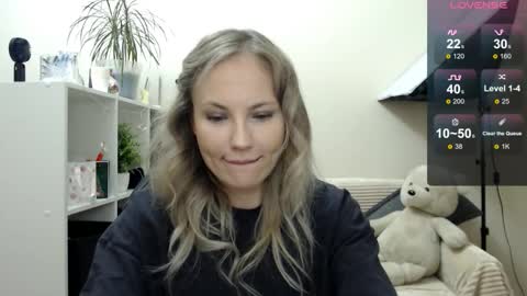 Snapshot of sunny_bunny6 chatting on 11.26.25 Naomi online show from 11.26.25