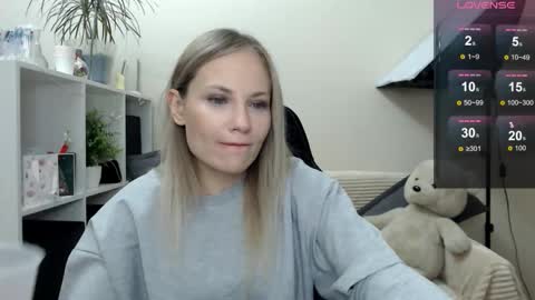 Snapshot of sunny_bunny6 chatting on 11.28.25 Naomi online show from 11.28.25