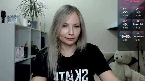 Snapshot of sunny_bunny6 chatting on 11.30.25 Naomi online show from 11.30.25