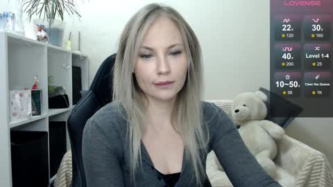 Snapshot of sunny_bunny6 chatting on 12.04.25 Naomi online show from 12.04.25