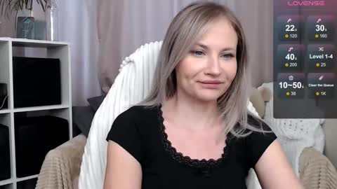 Snapshot of sunny_bunny6 chatting on 12.15.25 Naomi online show from 12.15.25