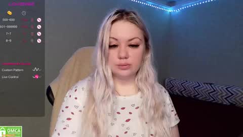 Snapshot of sunny_mood chatting on 12.13.24 sunny mood online show from 12.13.24